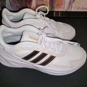 Adidas Ozelle Running Shoe Size 8